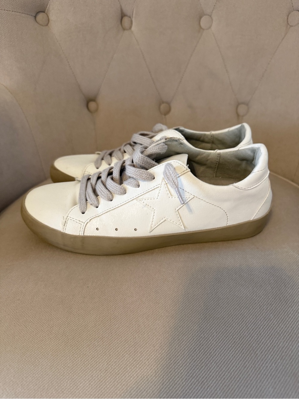 Women’s White Low-Top Sneakers with Star Detail